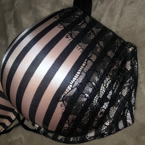 Victoria Secret Bombshell Bra - Picture 2 of 6